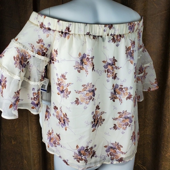 1. STATE OFF SHOULDER FLORAL‎ TOP - Picture 4 of 5